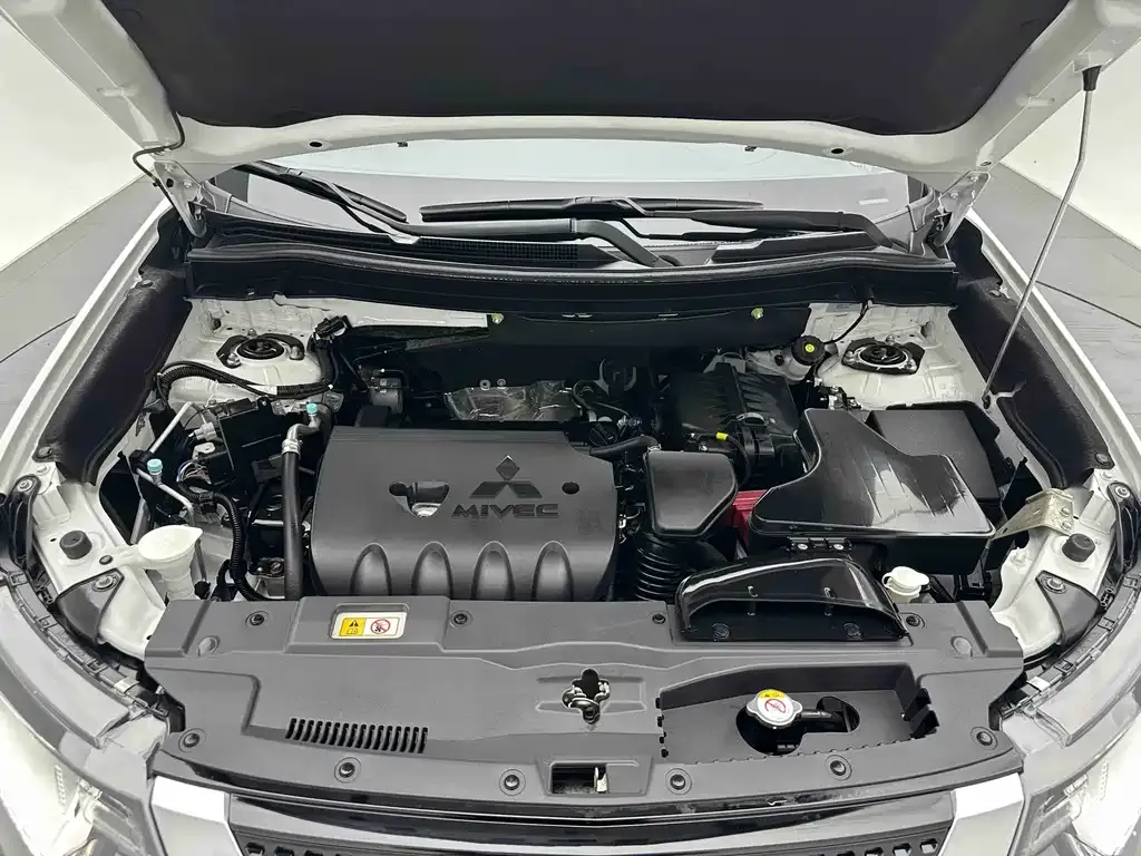 Mitsubishi Outlander — фото 10