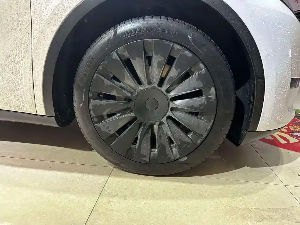 Tesla Model Y — фото 8