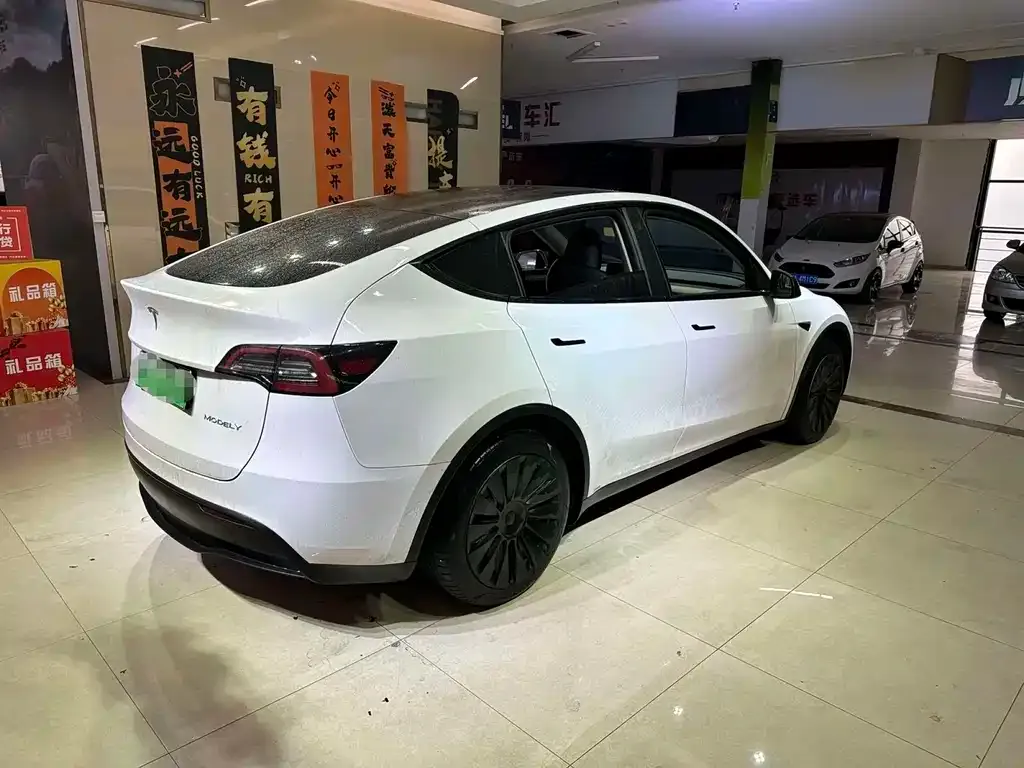 Tesla Model Y — фото 7