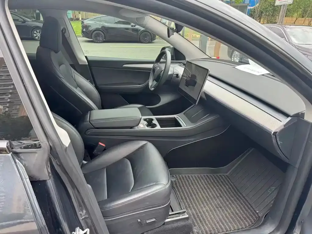 Tesla Model Y — фото 4