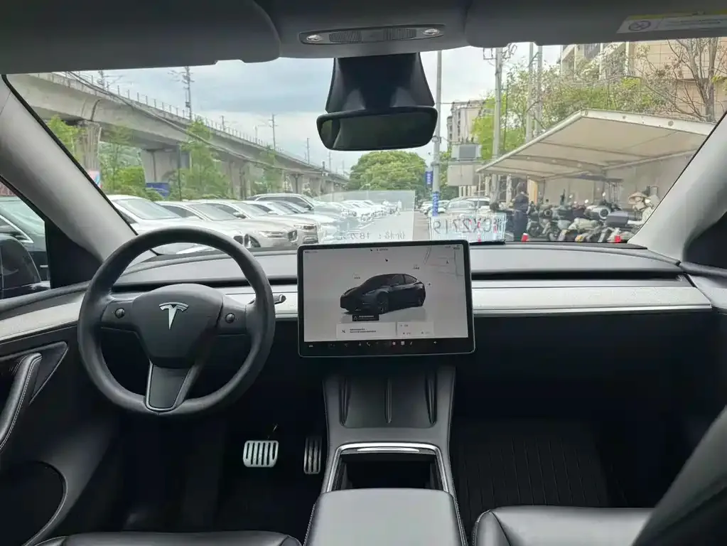 Tesla Model Y — фото 2