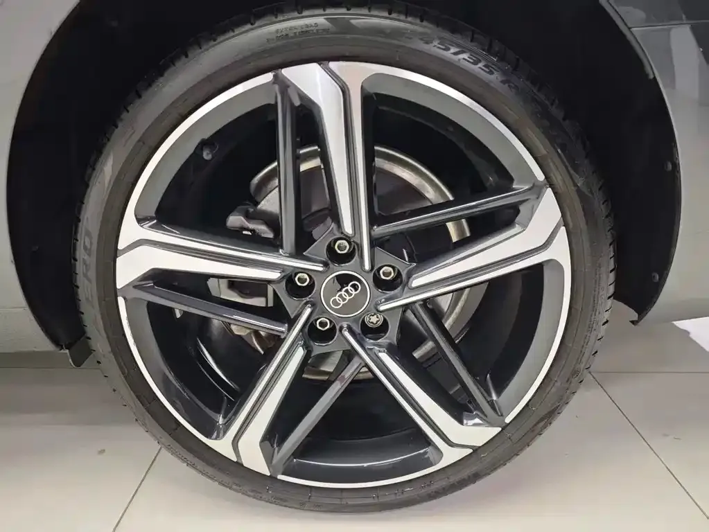 Audi A4L 2022 из CN, фото 9