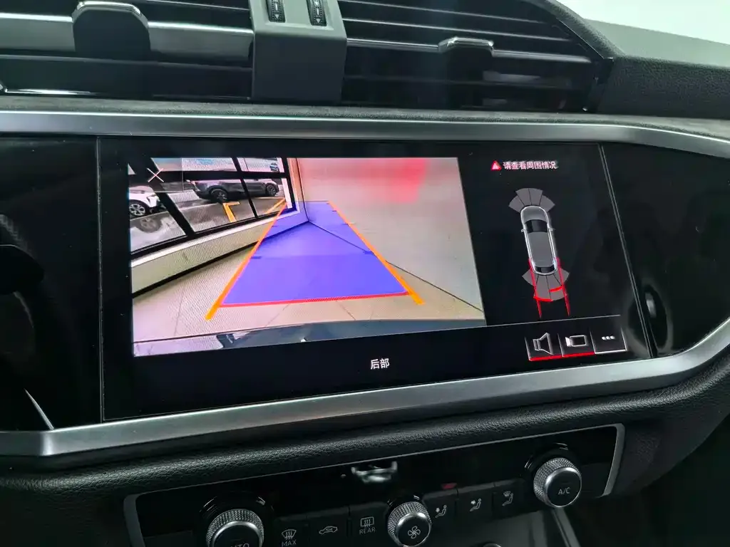 Audi Q3 Sportback — фото 10