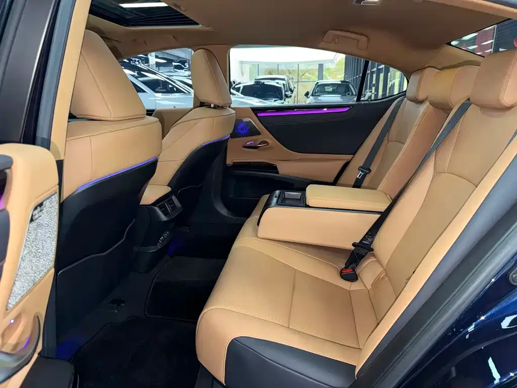 Lexus ES 2023 из CN, фото 2