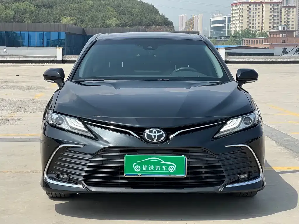 Toyota Camry — фото 2