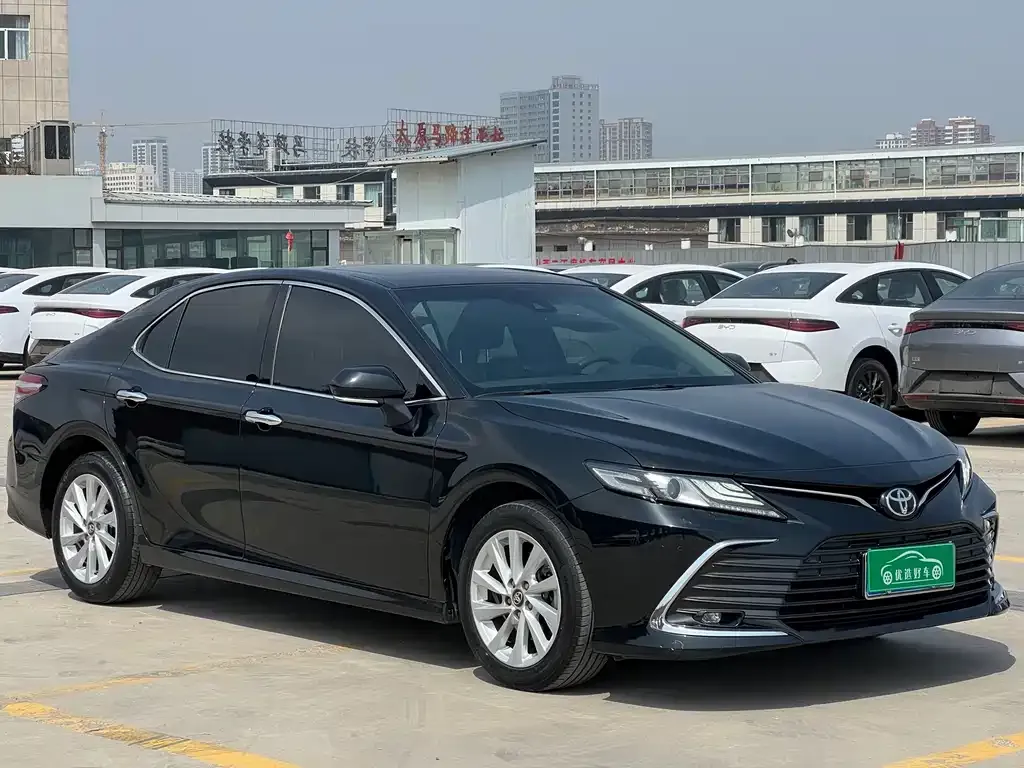 Toyota Camry — фото 5