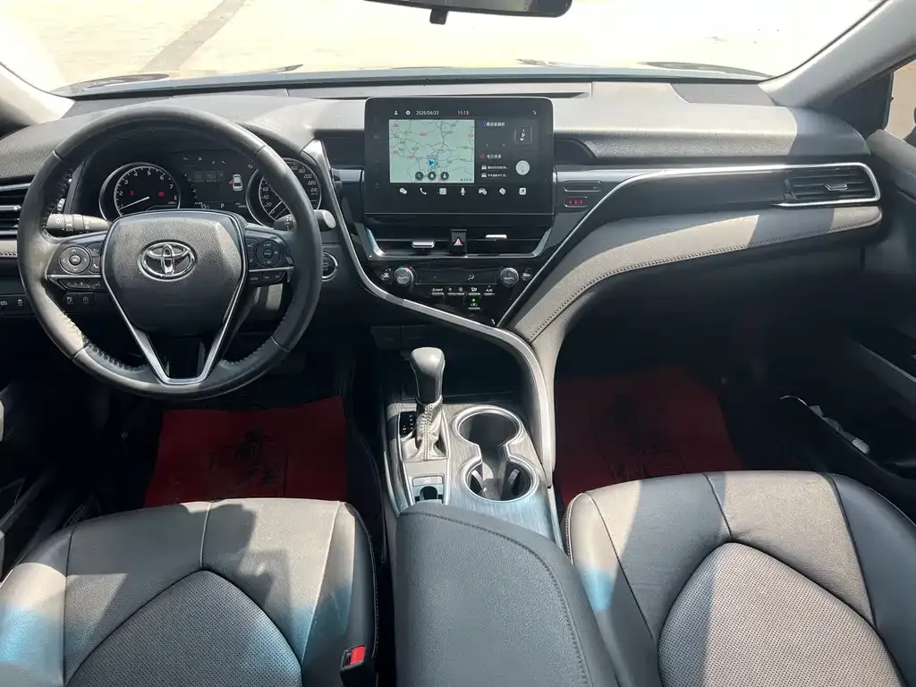 Toyota Camry — фото 4