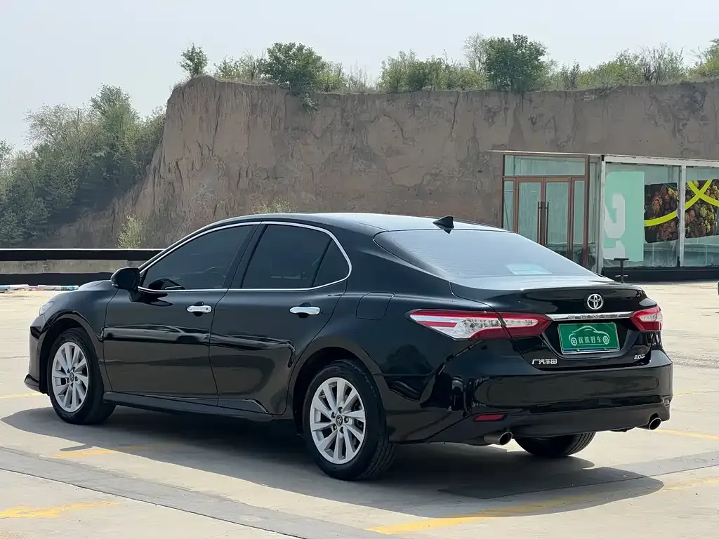 Toyota Camry — фото 8