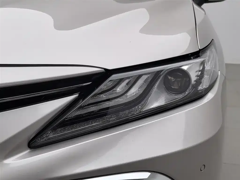 Toyota Camry — фото 4