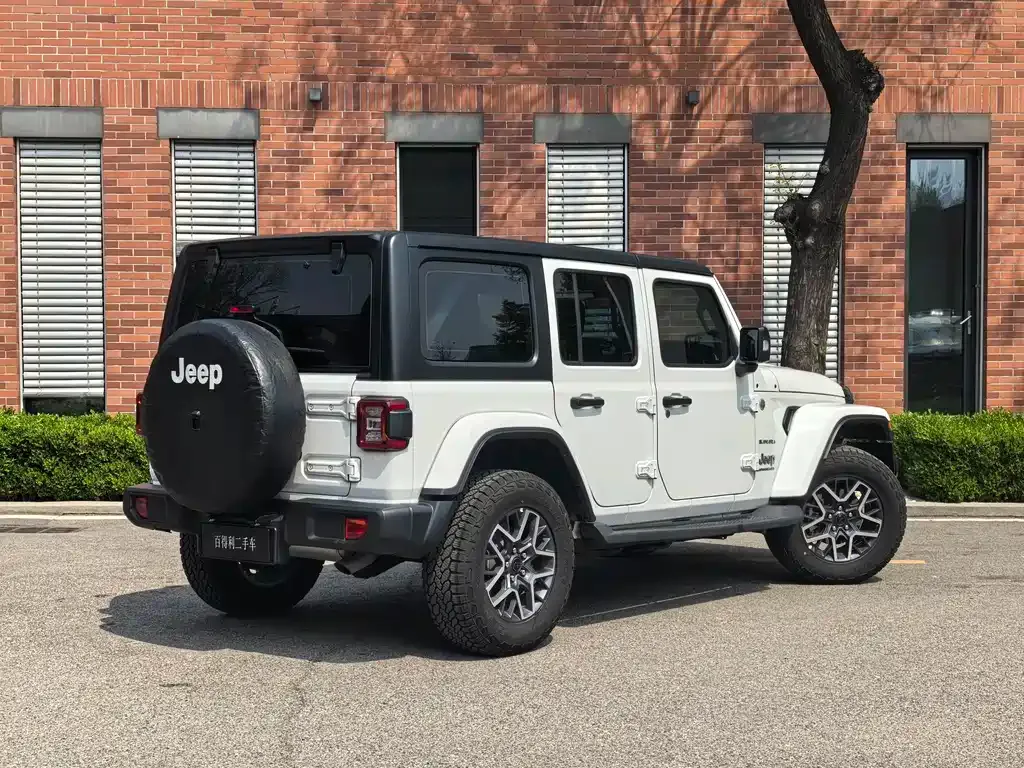 Jeep Wrangler — фото 9