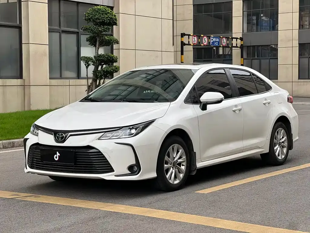 Toyota Corolla — фото 1