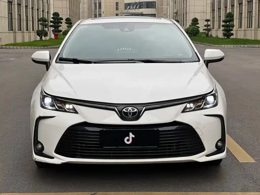Toyota Corolla — фото 9