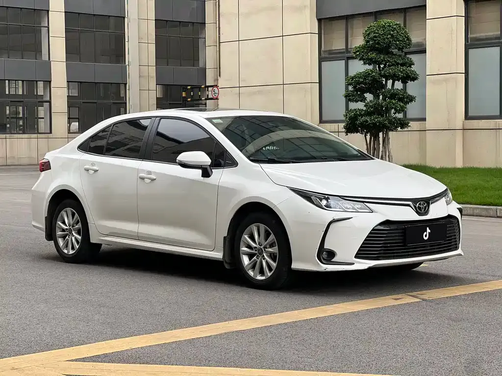 Toyota Corolla — фото 10