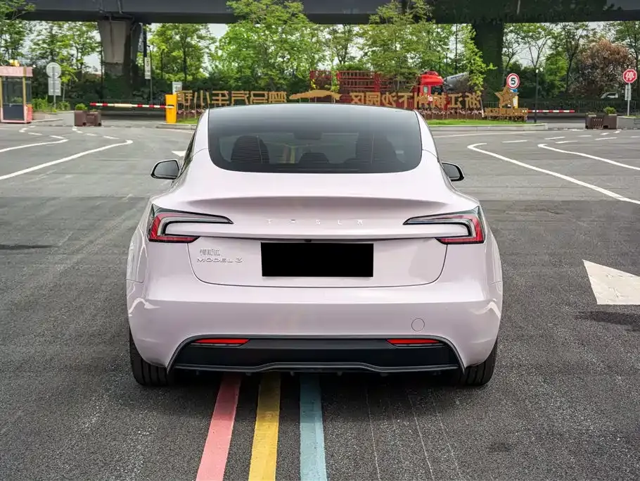 Tesla Model 3 — фото 10