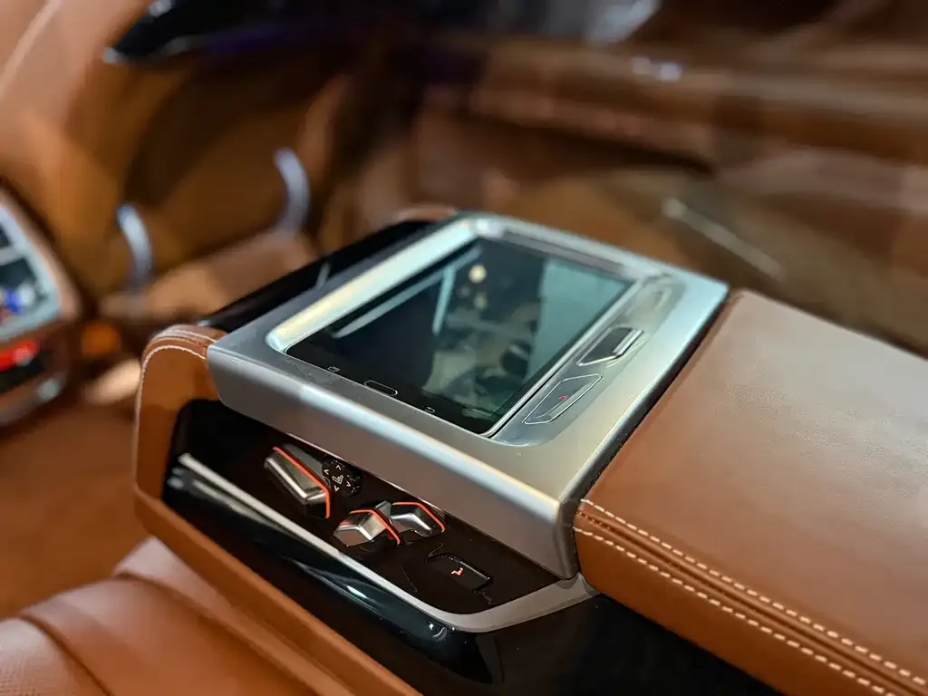 BMW 7 Series 2021 из CN, фото 7