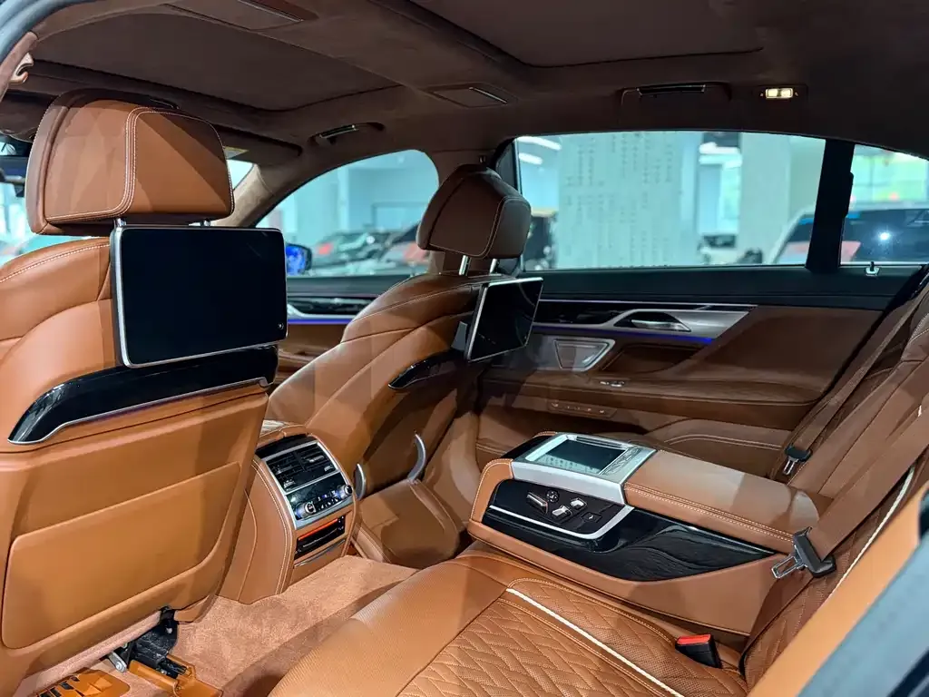 BMW 7 Series 2021 из CN, фото 6