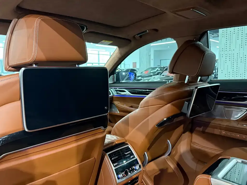 BMW 7 Series 2021 из CN, фото 2