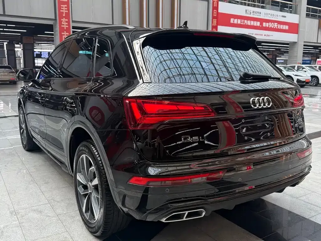 Audi Q5L — фото 8