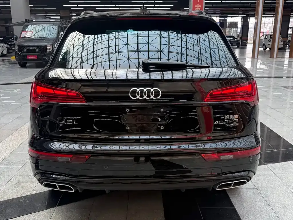 Audi Q5L — фото 7