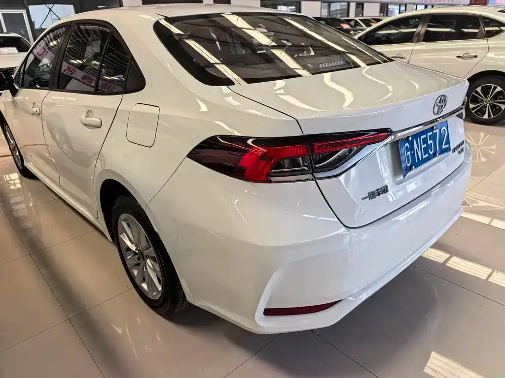 Toyota Corolla — фото 10