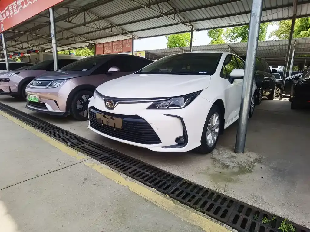 Toyota Corolla — фото 1