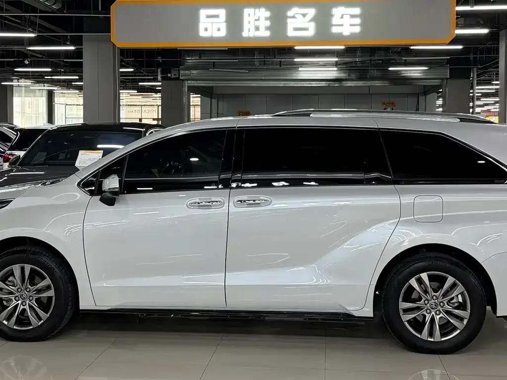 Toyota Sienna 2025 из CN, фото 4
