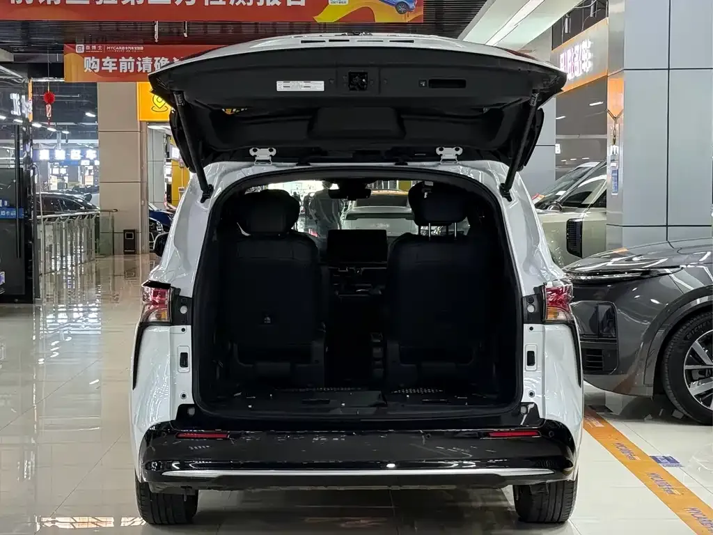 Toyota Sienna 2025 из CN, фото 9