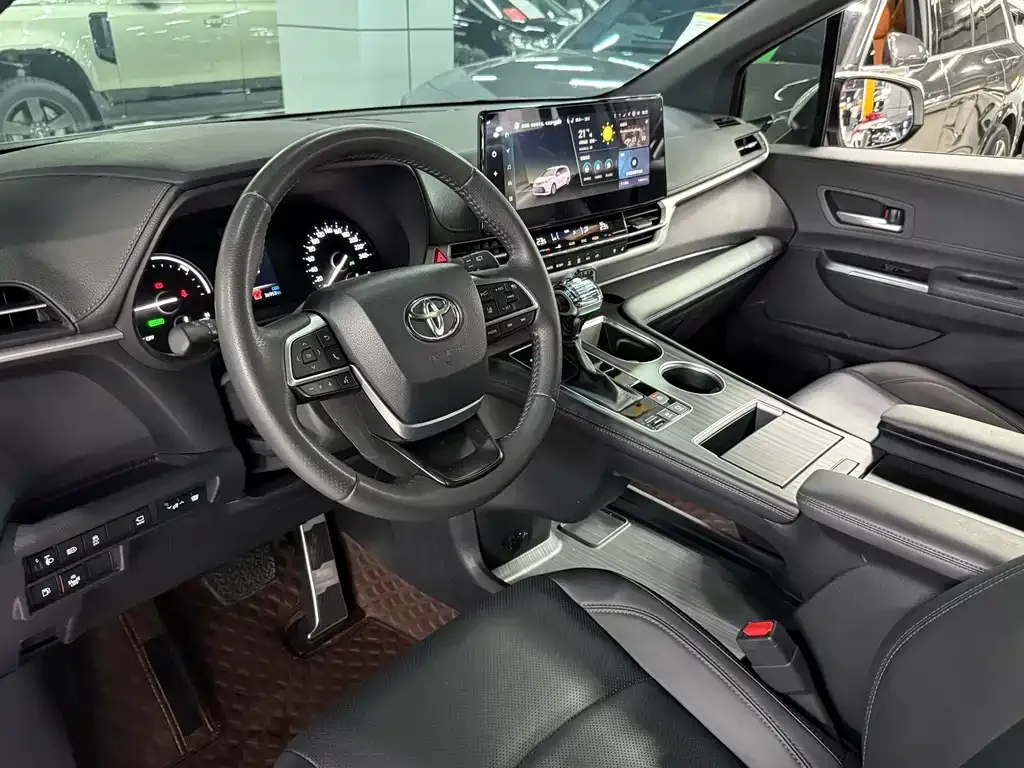 Toyota Sienna 2025 из CN, фото 2