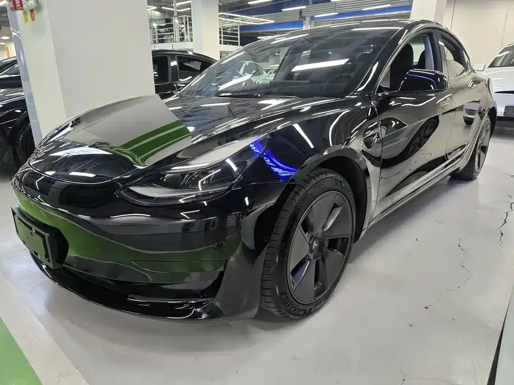 Tesla Model 3 — фото 1