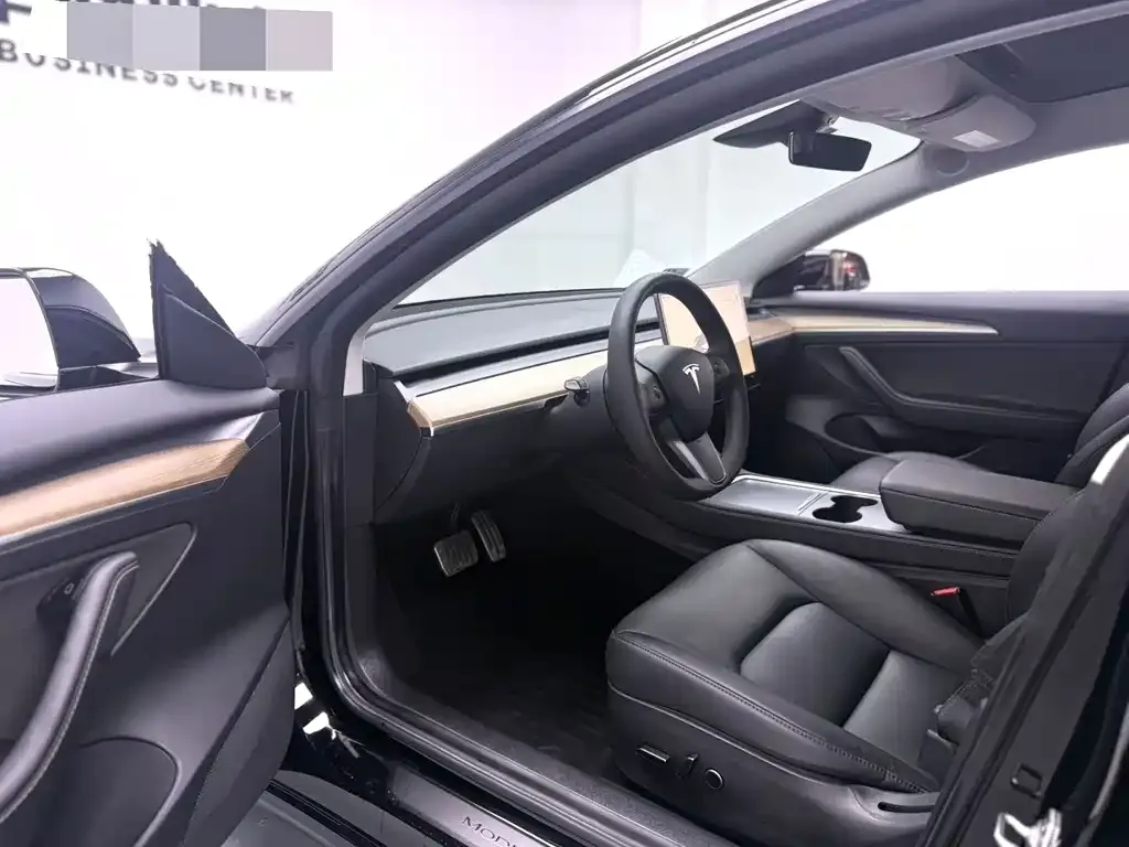 Tesla Model 3 — фото 4