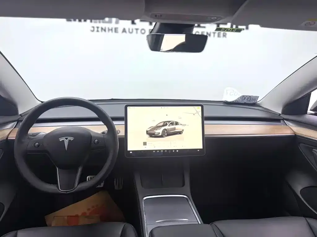 Tesla Model 3 — фото 3