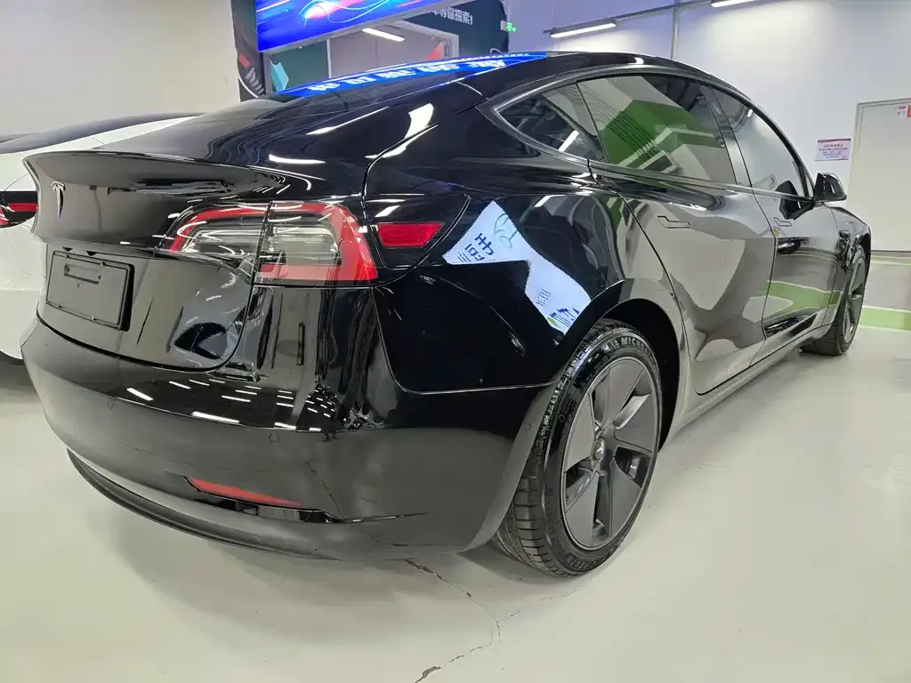 Tesla Model 3 — фото 6