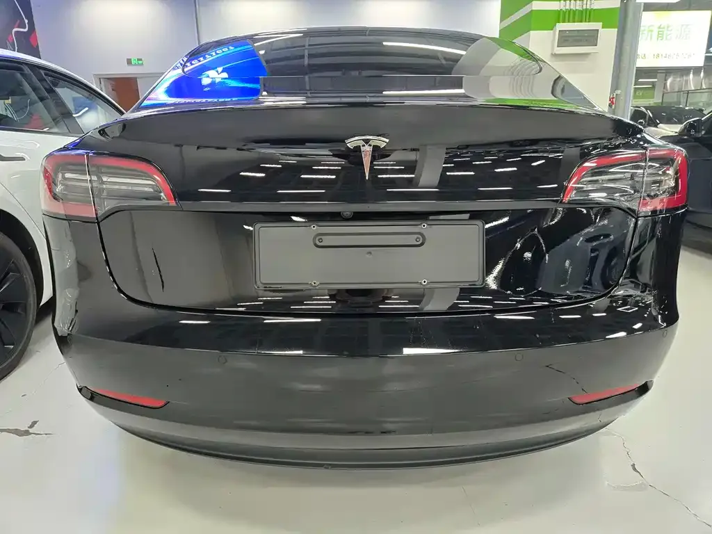 Tesla Model 3 — фото 9