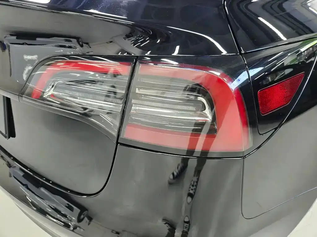 Tesla Model 3 — фото 10