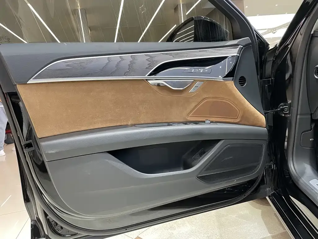 Audi A8 2021 из CN, фото 8