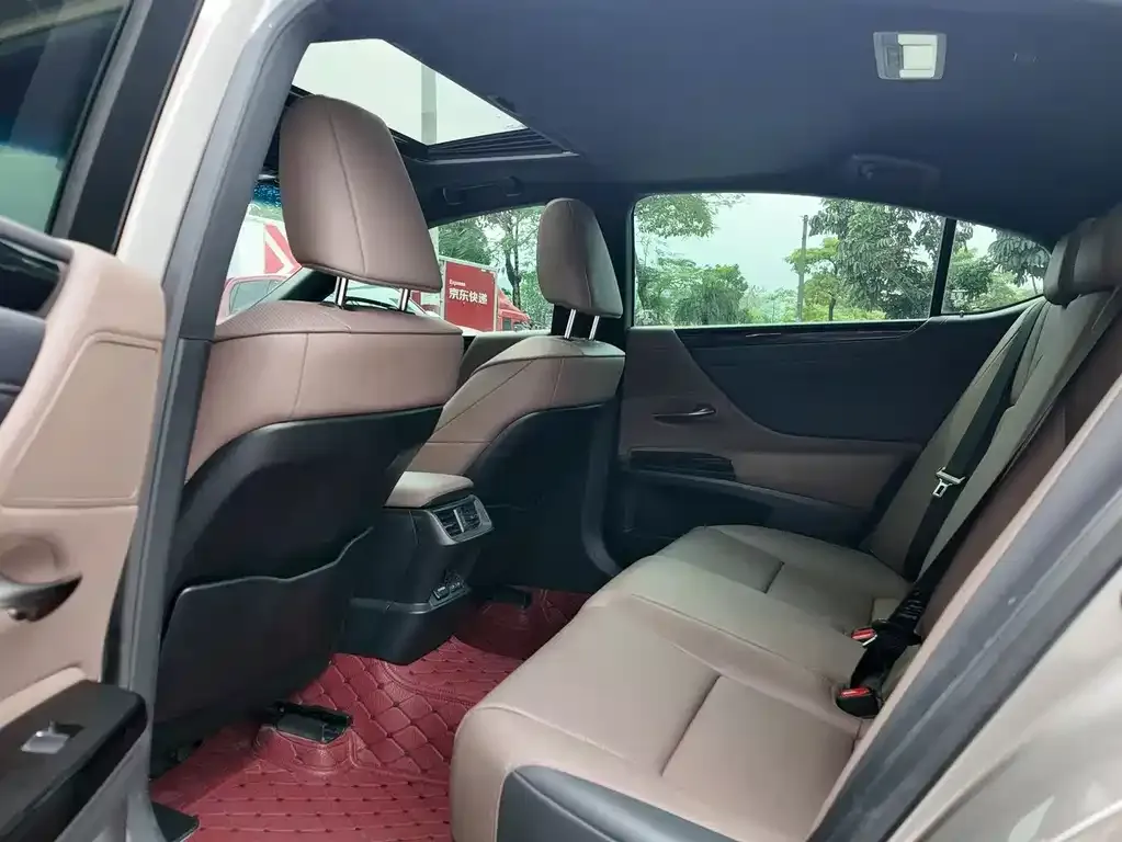 Lexus ES 2023 из CN, фото 2