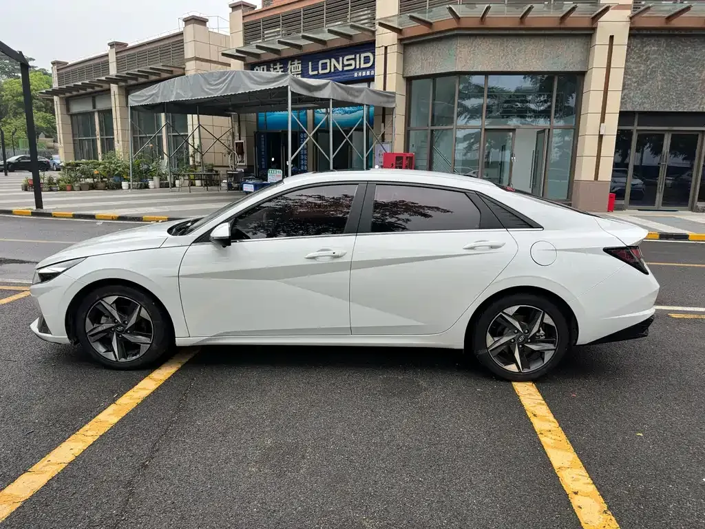 Hyundai Elantra 2023 из CN, фото 9