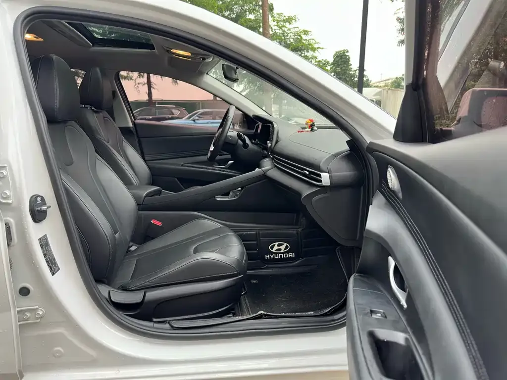 Hyundai Elantra 2023 из CN, фото 3