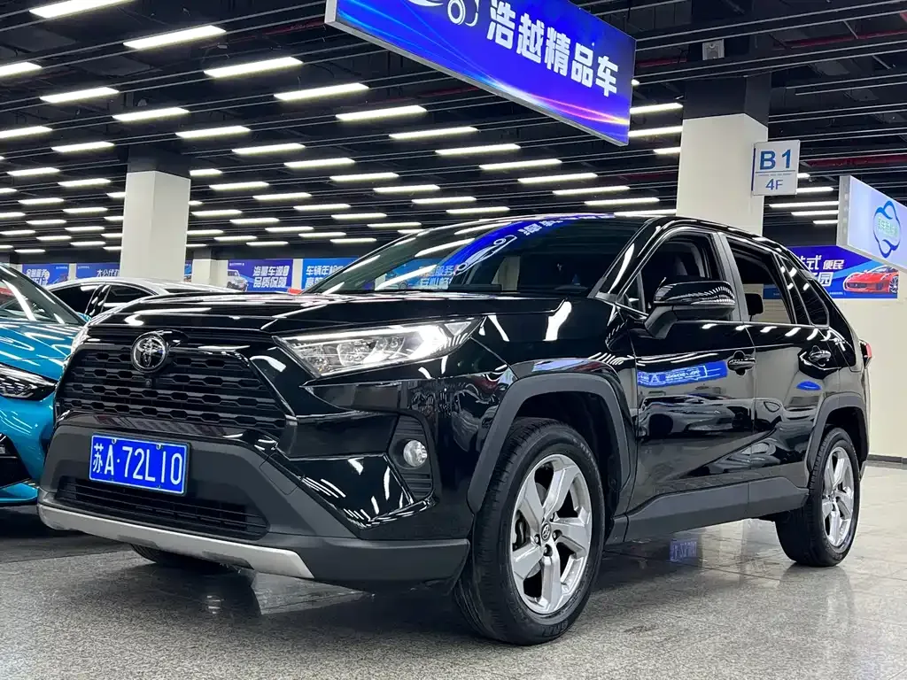 Toyota RAV4 — фото 1