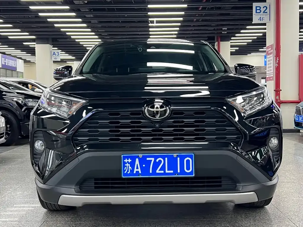 Toyota RAV4 — фото 2