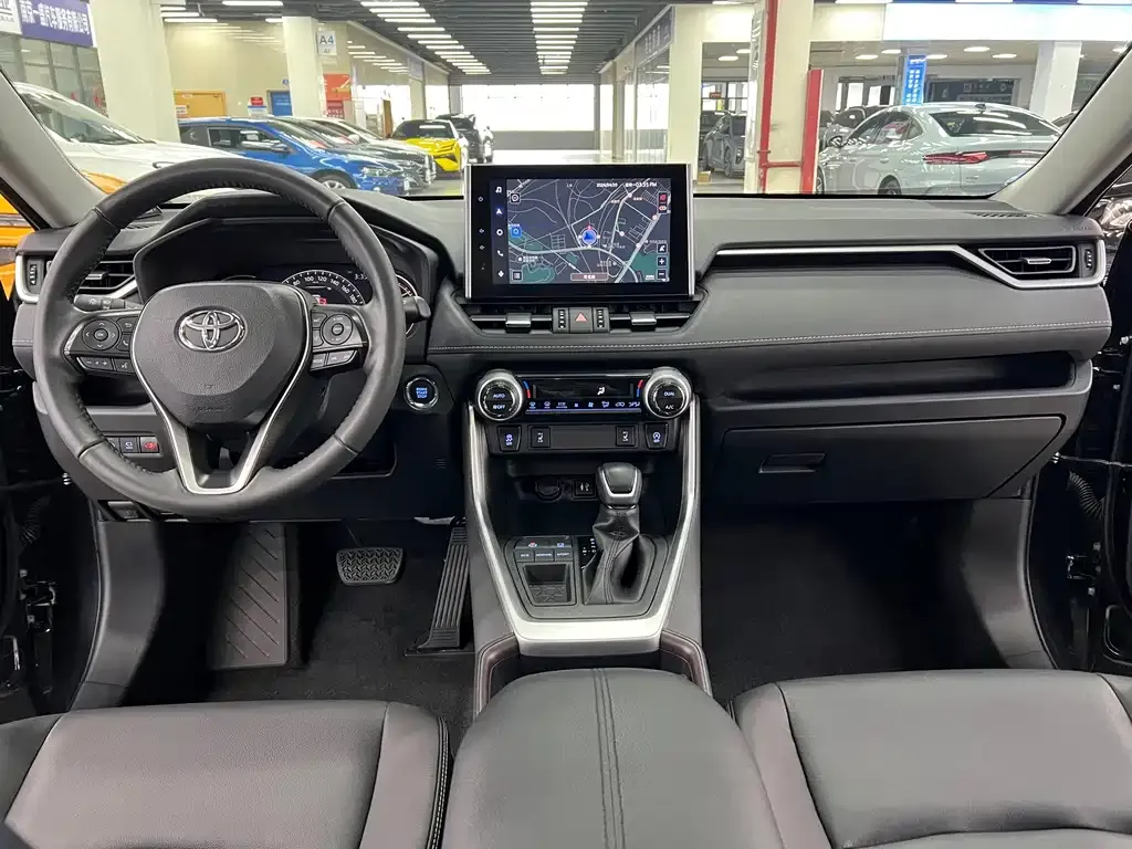 Toyota RAV4 — фото 6