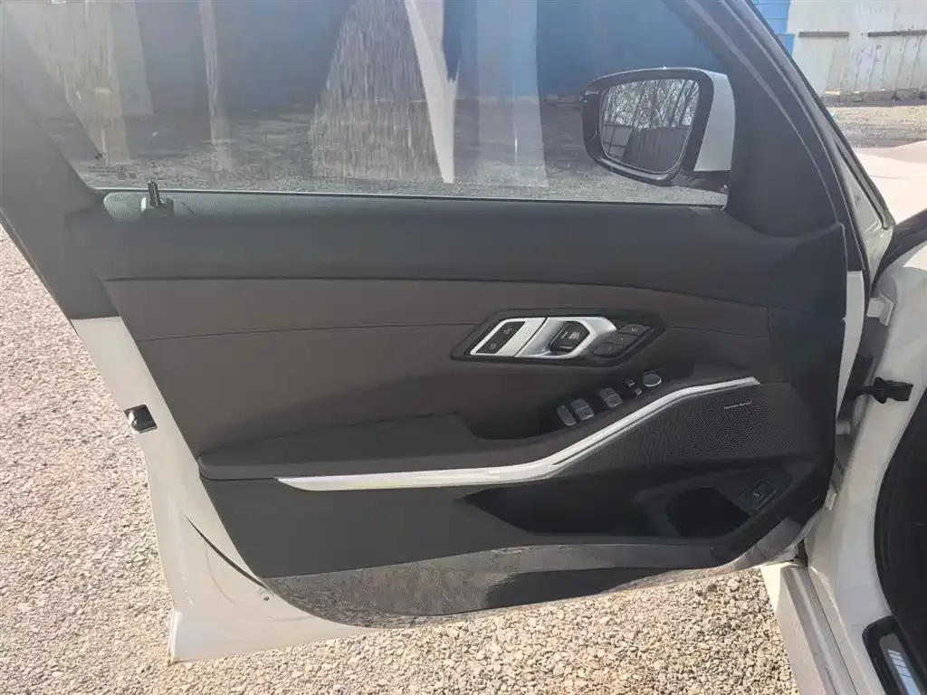 BMW 3 Series 2024 из CN, фото 3