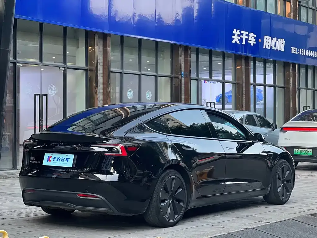 Tesla Model 3 — фото 9