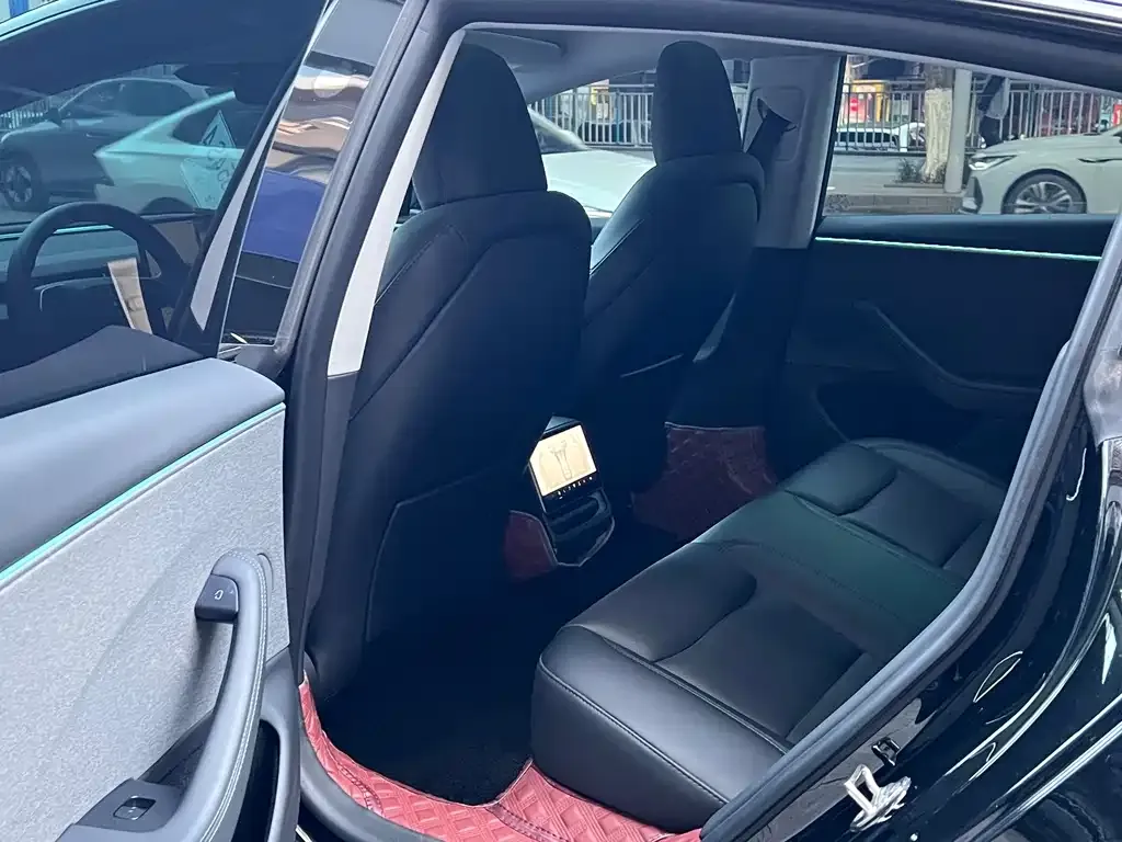 Tesla Model 3 — фото 4