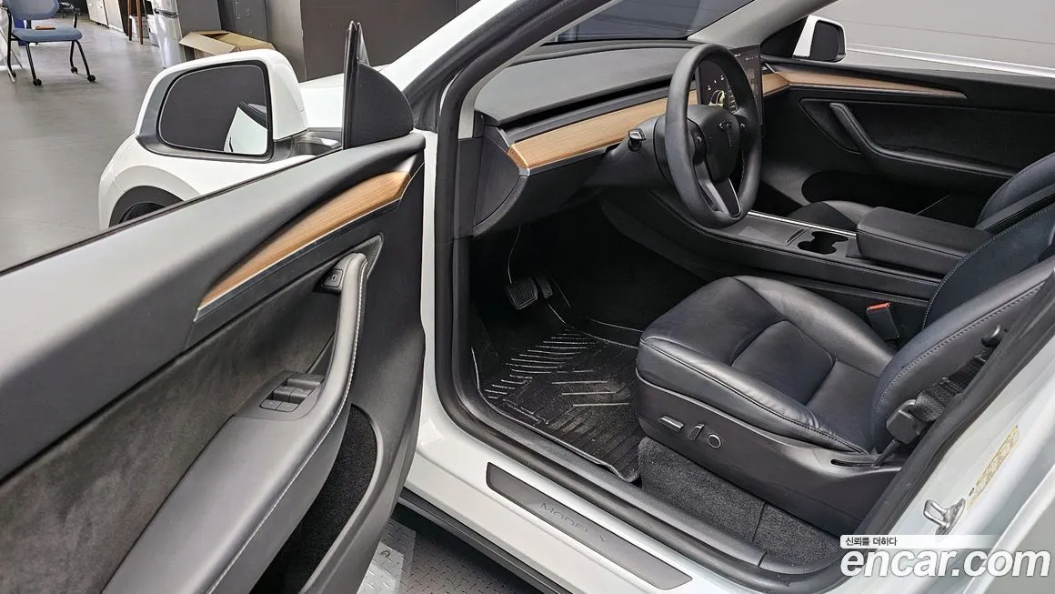 Tesla Model Y — фото 8