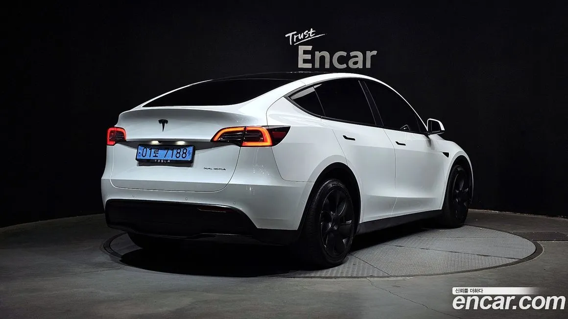 Tesla Model Y — фото 5