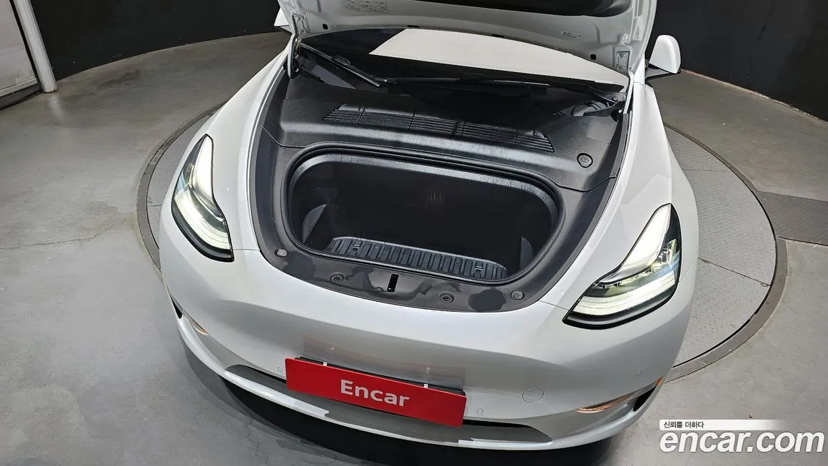 Tesla Model Y — фото 10