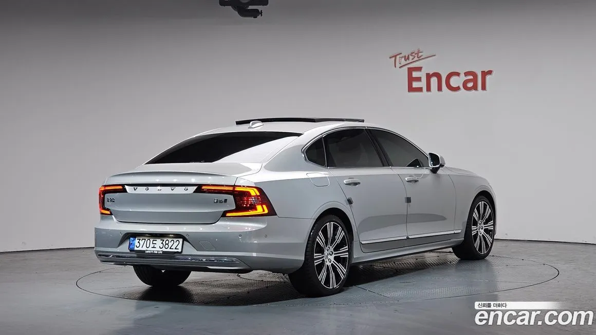 Volvo S90 2024 из KR, фото 5