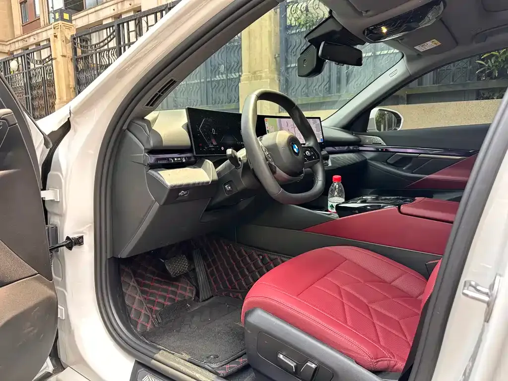 BMW 5 Series 2024 из CN, фото 3
