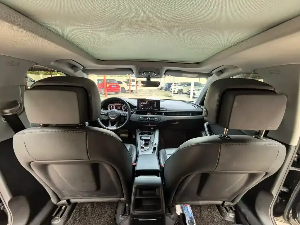Audi A4L 2023 из CN, фото 4